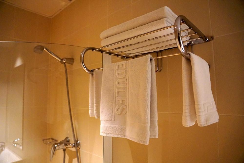 Motel Los Abedules Овиедо Екстериор снимка