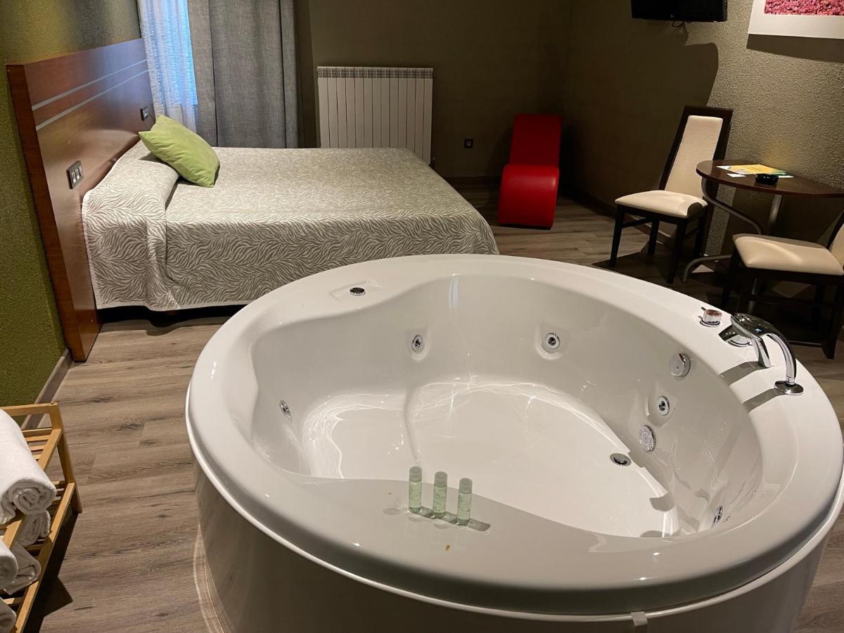 Motel Los Abedules Овиедо Екстериор снимка