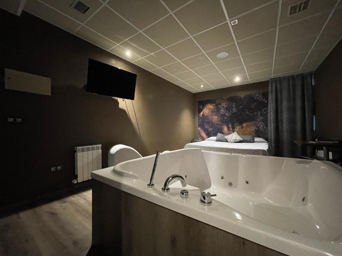 Motel Los Abedules Овиедо Екстериор снимка