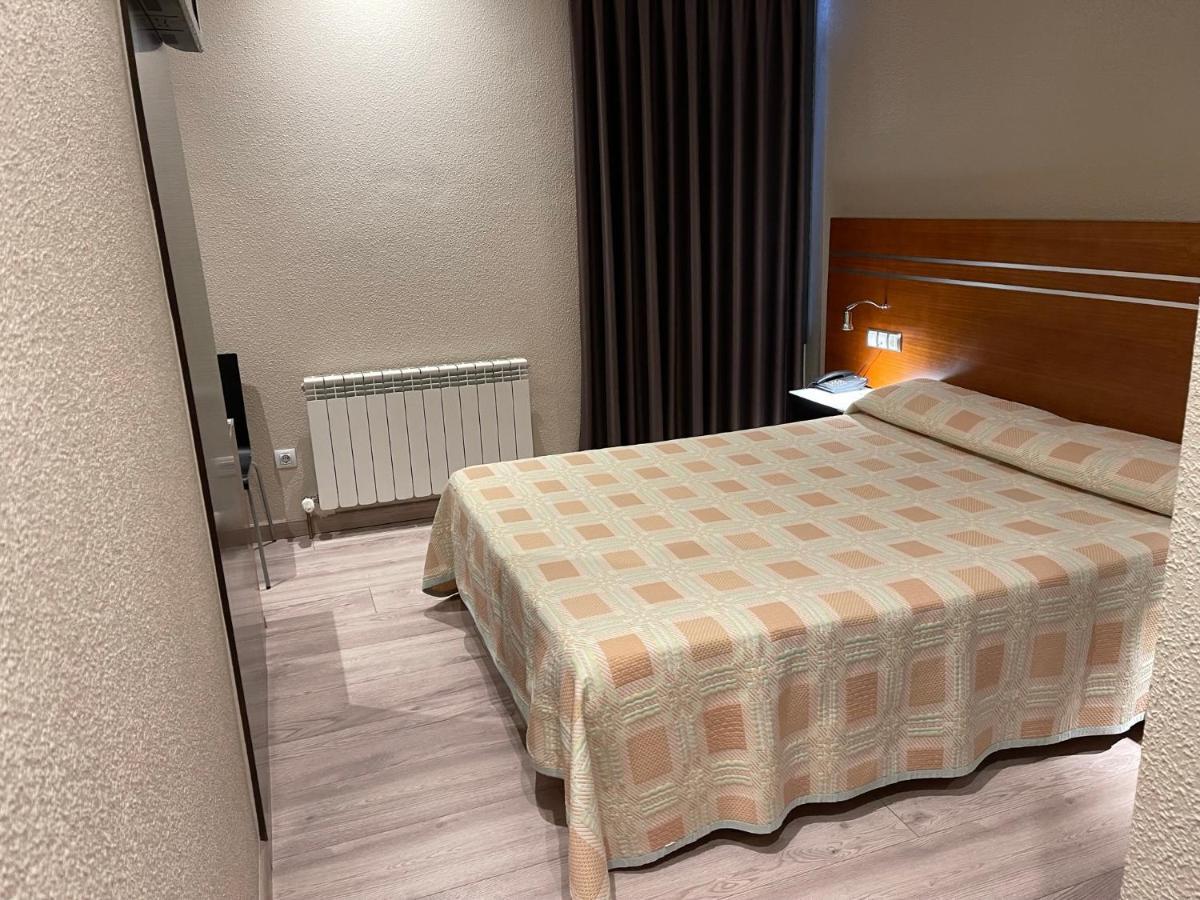 Motel Los Abedules Овиедо Екстериор снимка