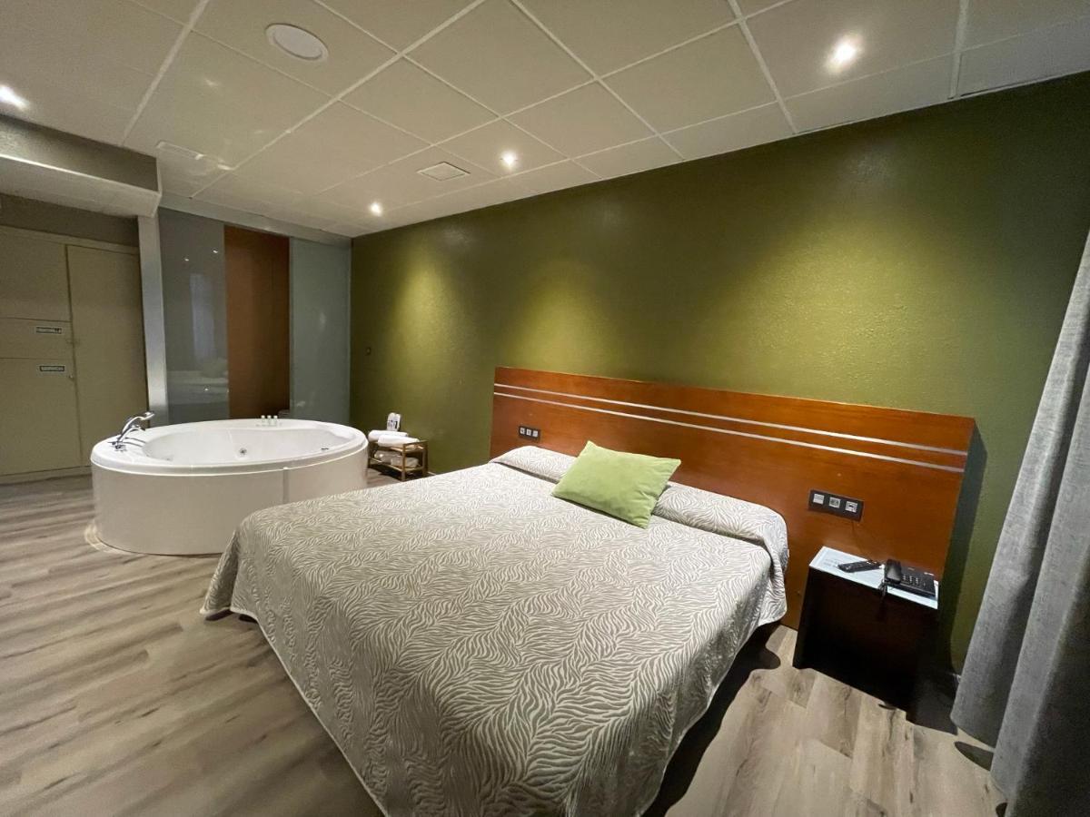 Motel Los Abedules Овиедо Екстериор снимка