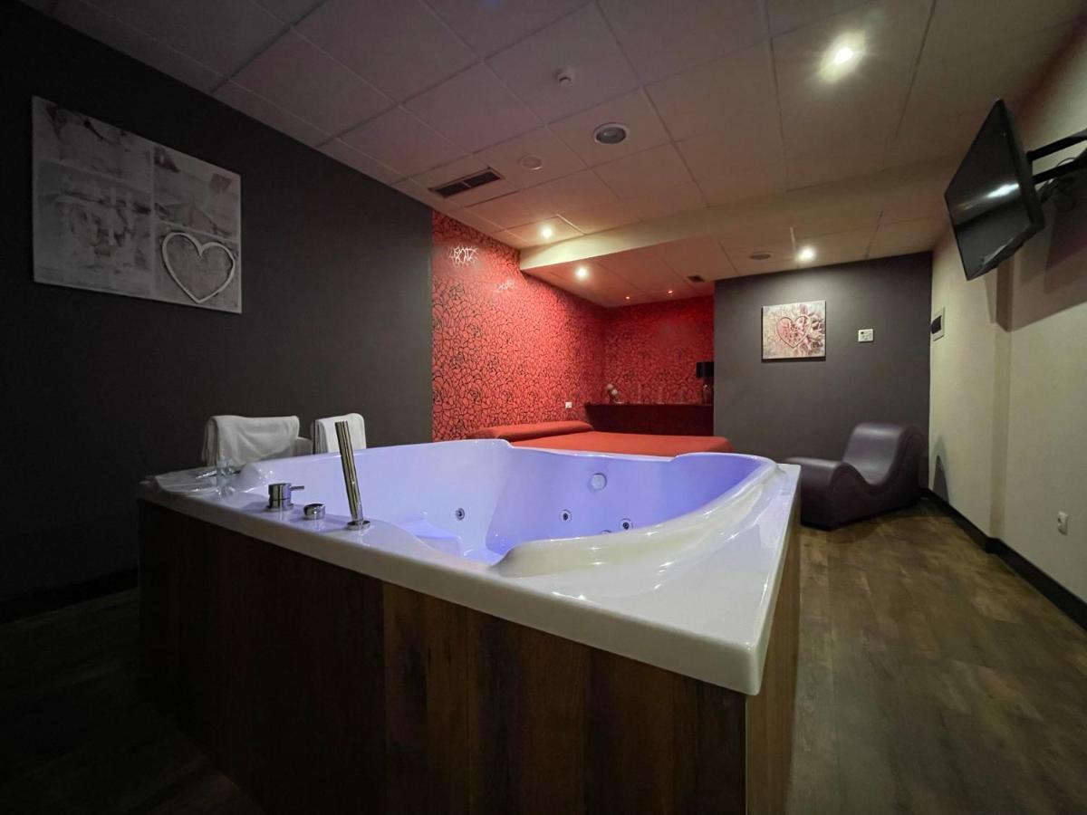 Motel Los Abedules Овиедо Екстериор снимка