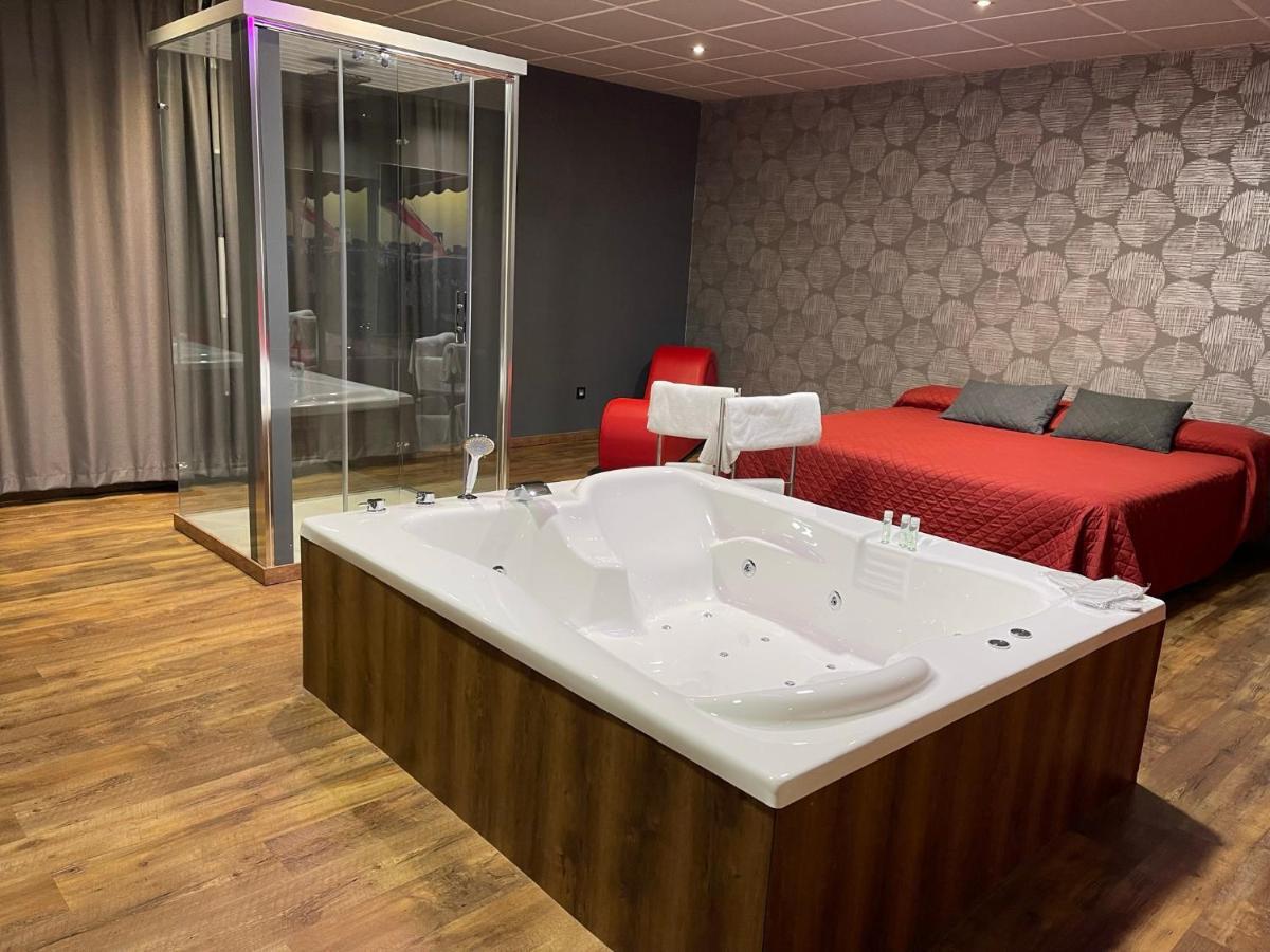Motel Los Abedules Овиедо Екстериор снимка