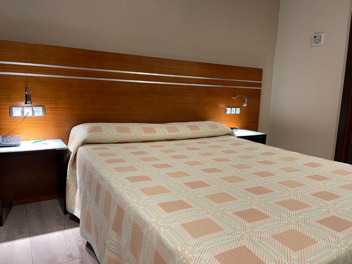 Motel Los Abedules Овиедо Екстериор снимка