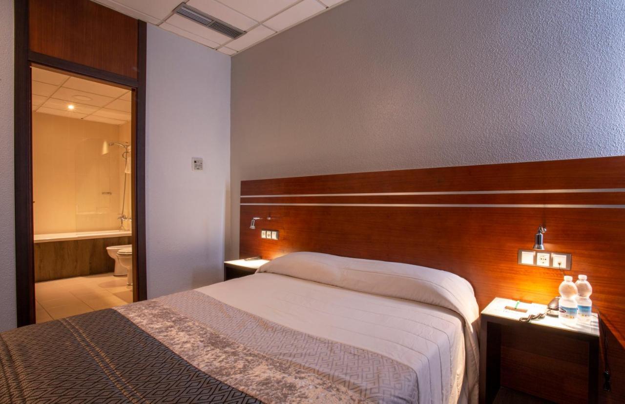 Motel Los Abedules Овиедо Екстериор снимка