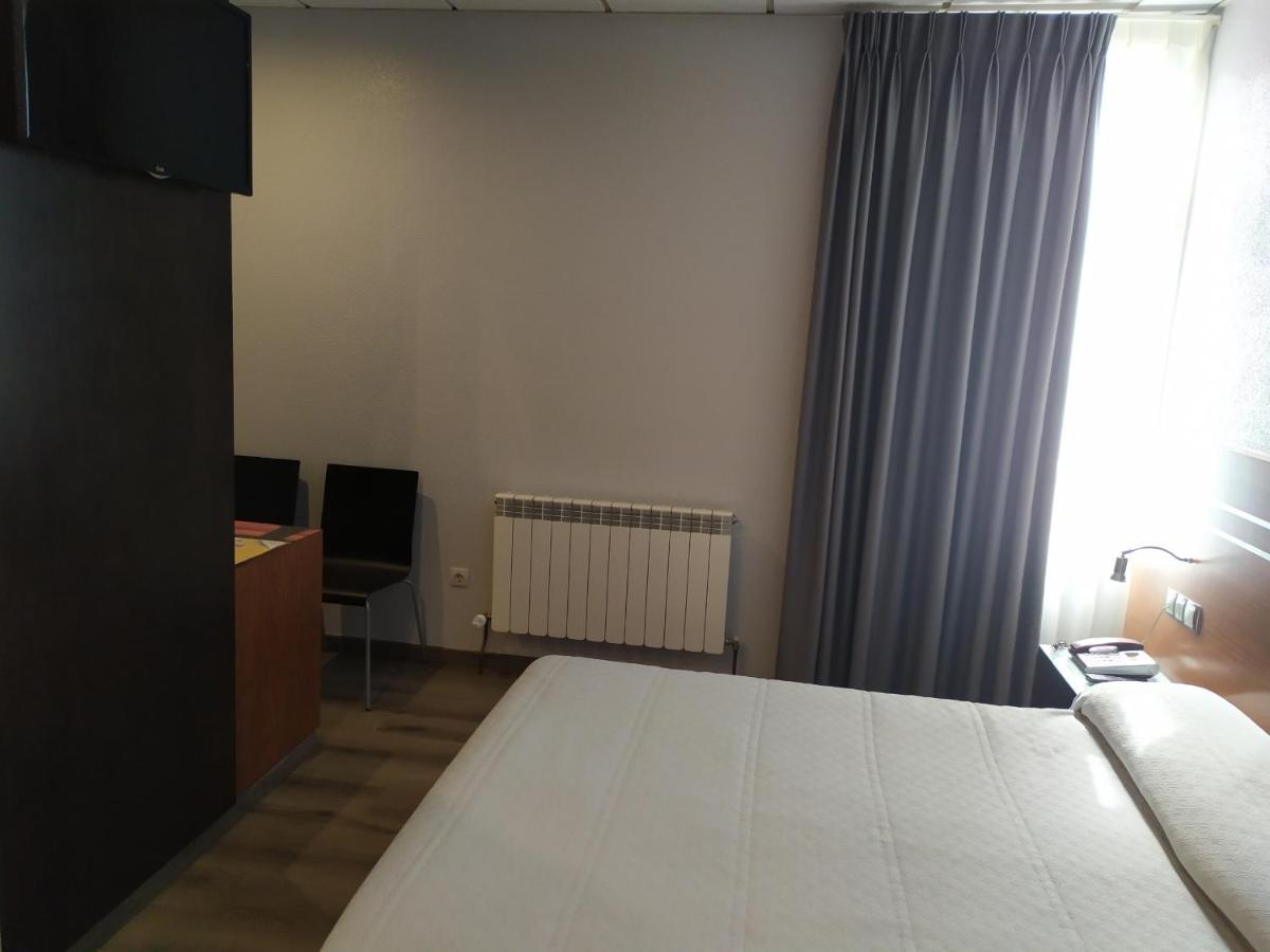 Motel Los Abedules Овиедо Екстериор снимка