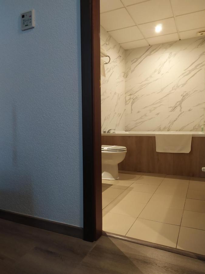 Motel Los Abedules Овиедо Екстериор снимка
