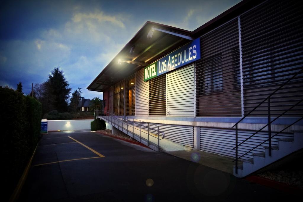 Motel Los Abedules Овиедо Екстериор снимка