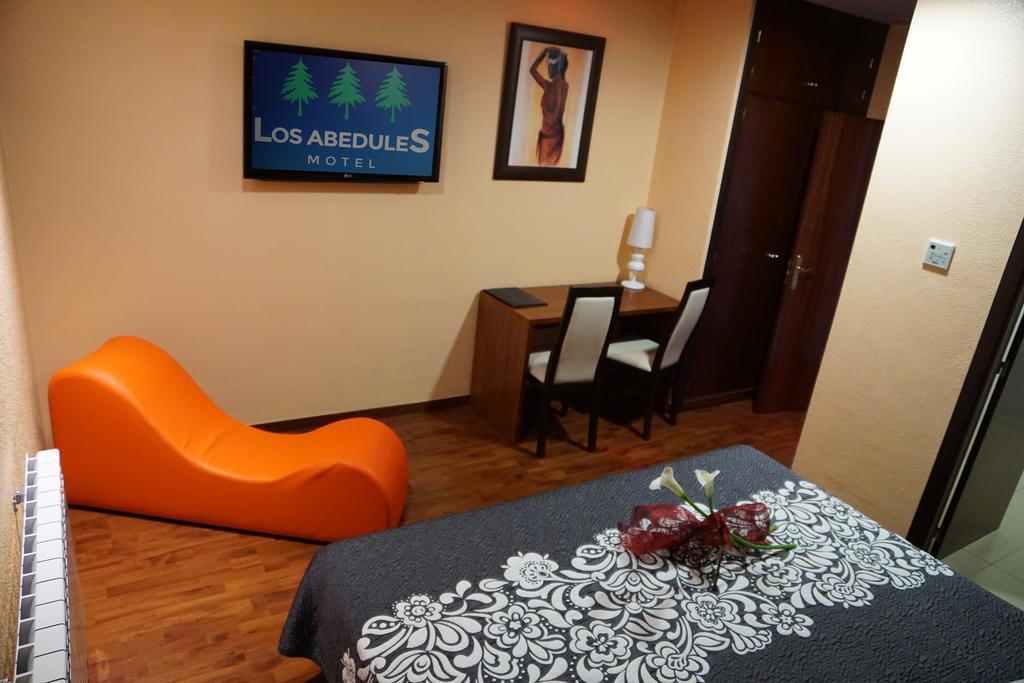 Motel Los Abedules Овиедо Екстериор снимка