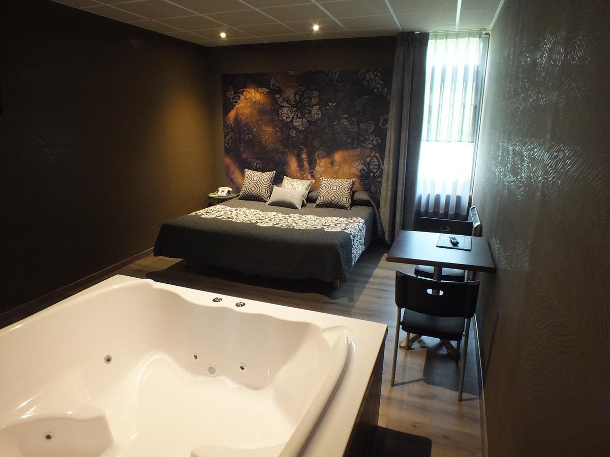 Motel Los Abedules Овиедо Екстериор снимка