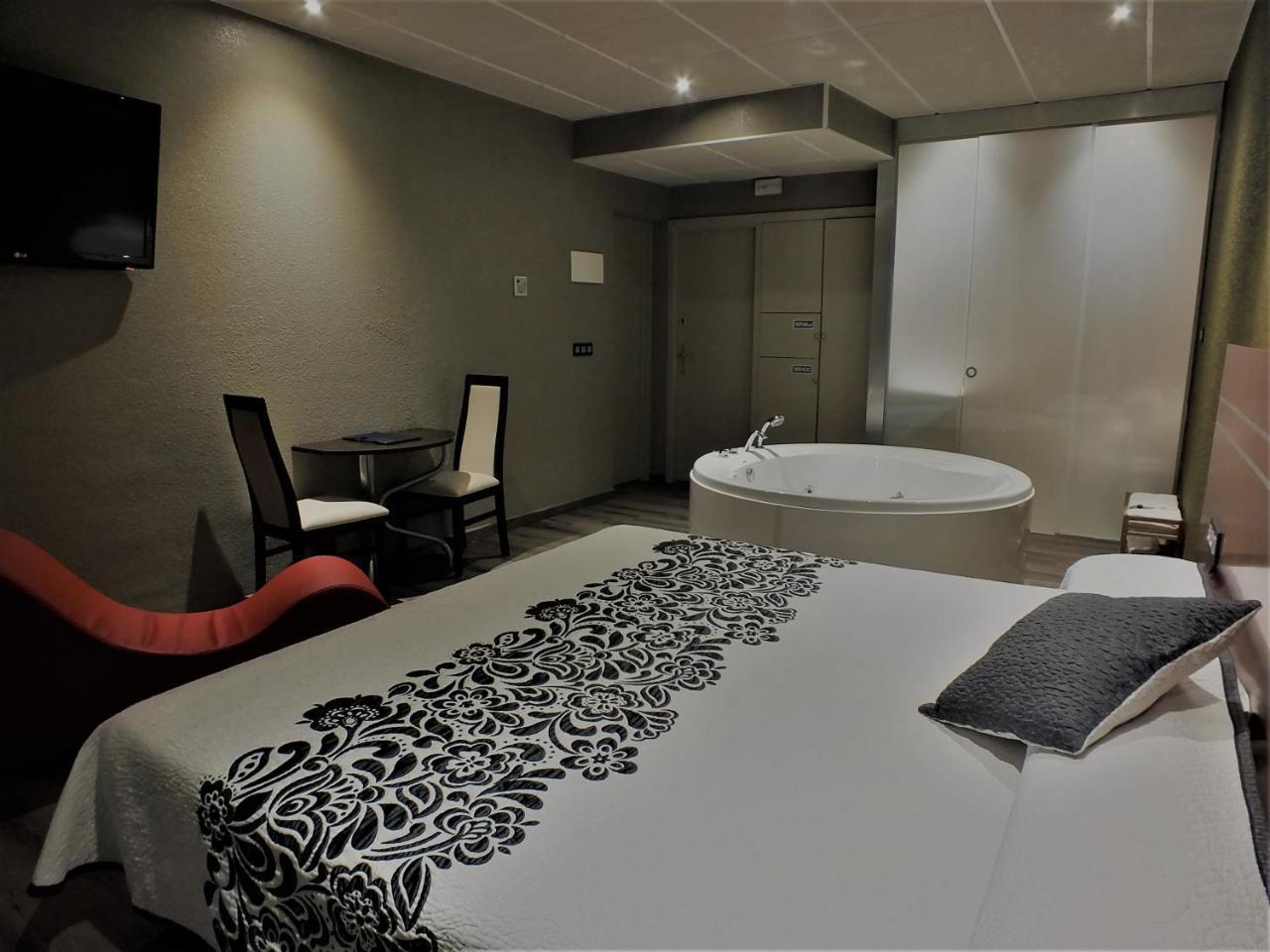 Motel Los Abedules Овиедо Екстериор снимка